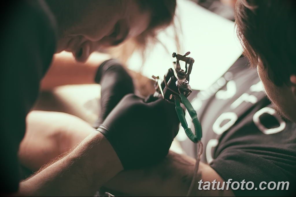 фото процесса нанесения тату 07.12.2018 №102 - tattooing process - tatufoto.com